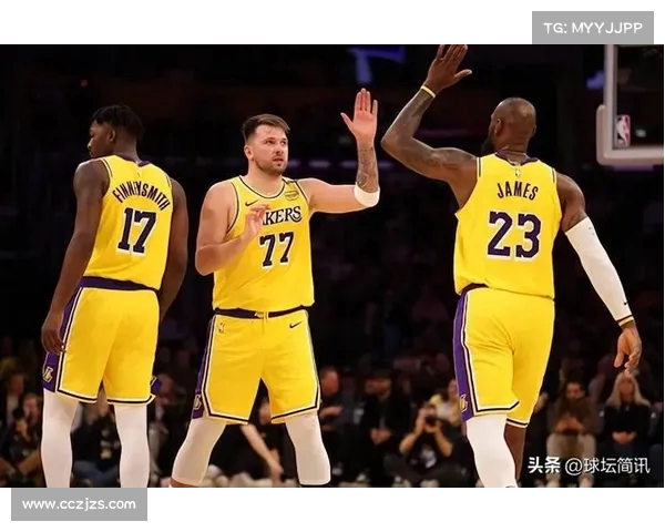 湖人队高效进攻，赢得重要胜利